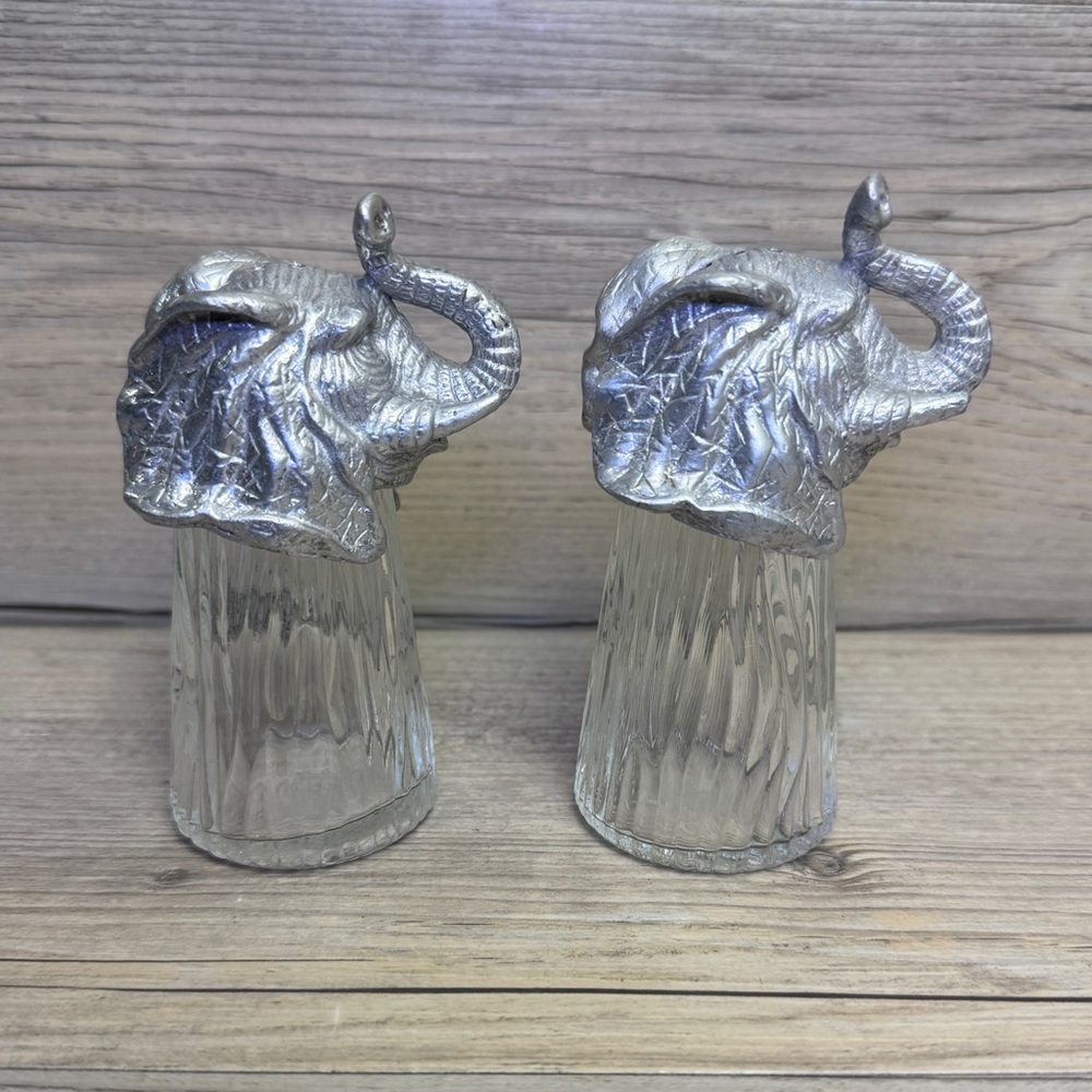 2005 Arthur Court Elephants Salt and Pepper Shakers Discontinued